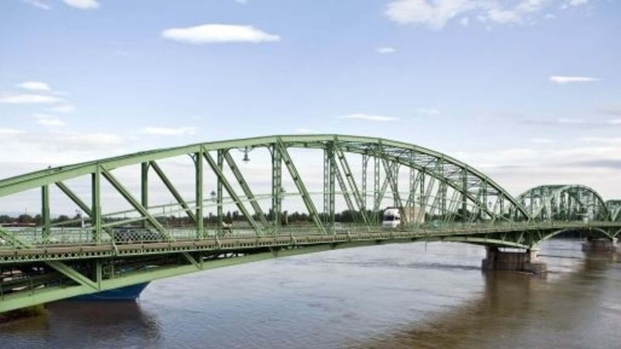 most komárno maďarsko komárom (SITA)